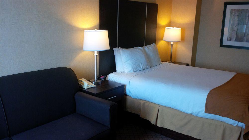 Holiday Inn Express Hamilton-Stoney Creek מראה חיצוני תמונה